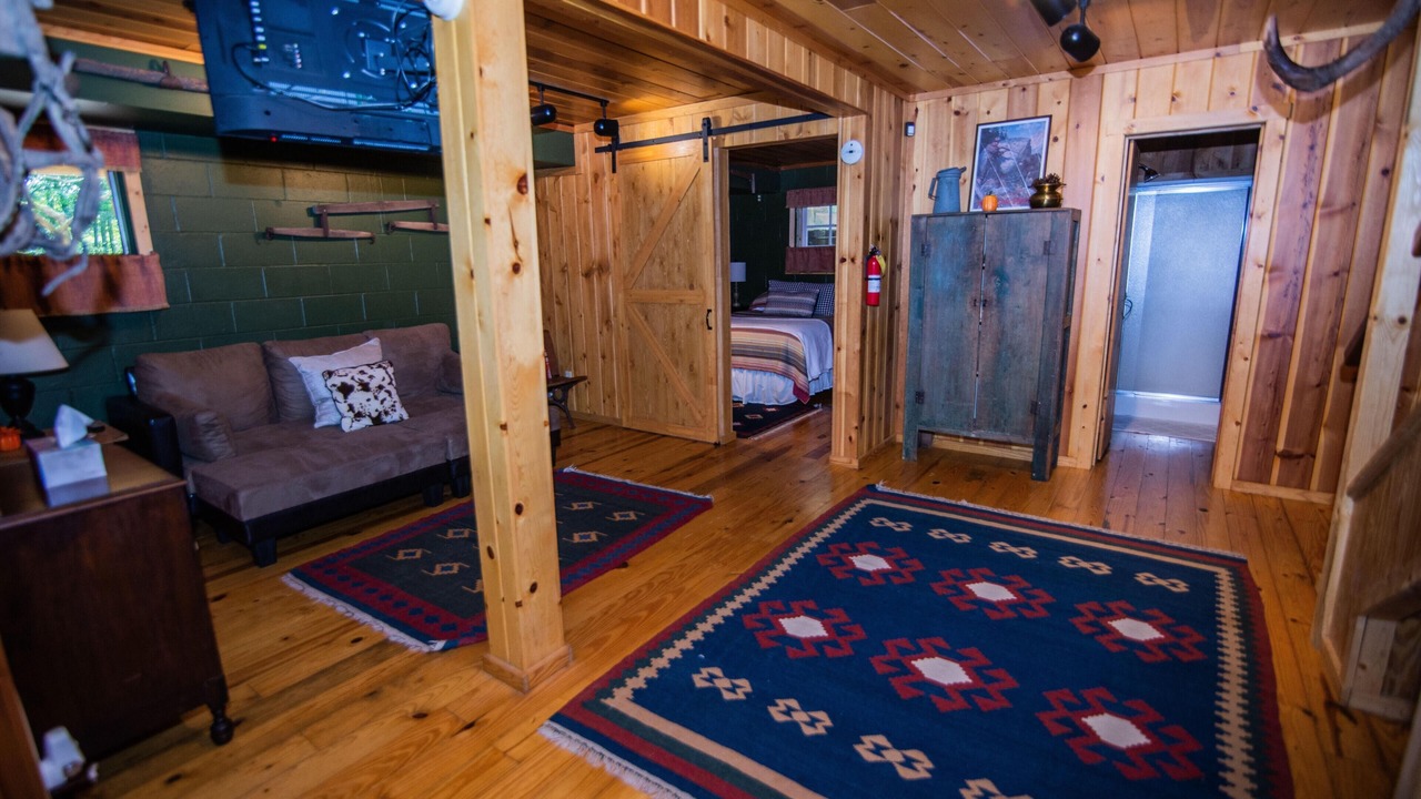 Photo of Bedroom in Helmsburg
