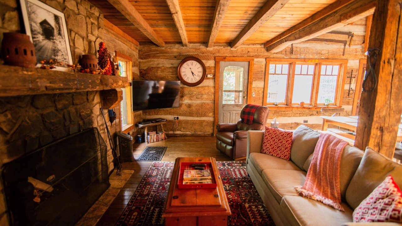 Photo of Livingroom in Helmsburg