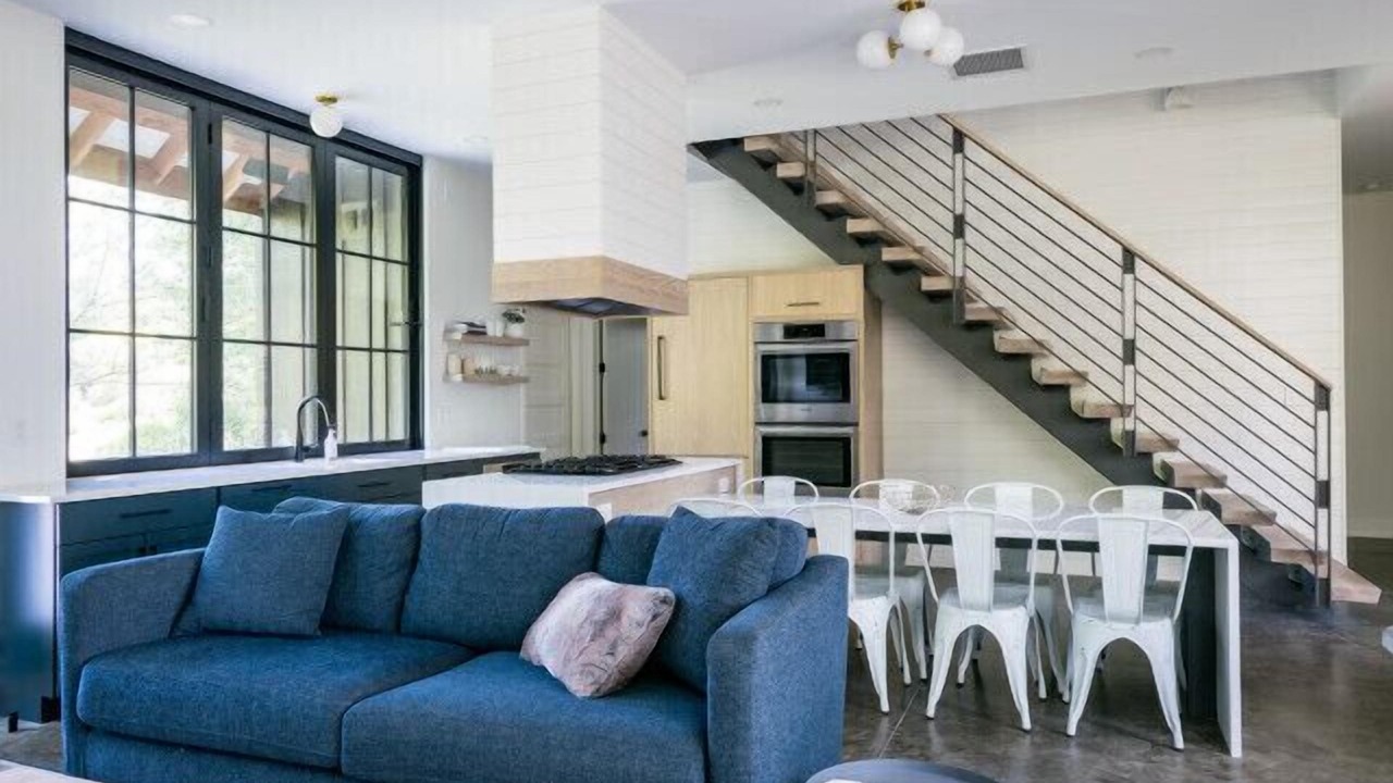 Photo of Livingroom in State College