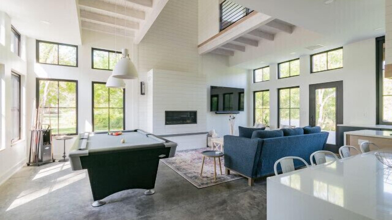 Photo of Livingroom in State College