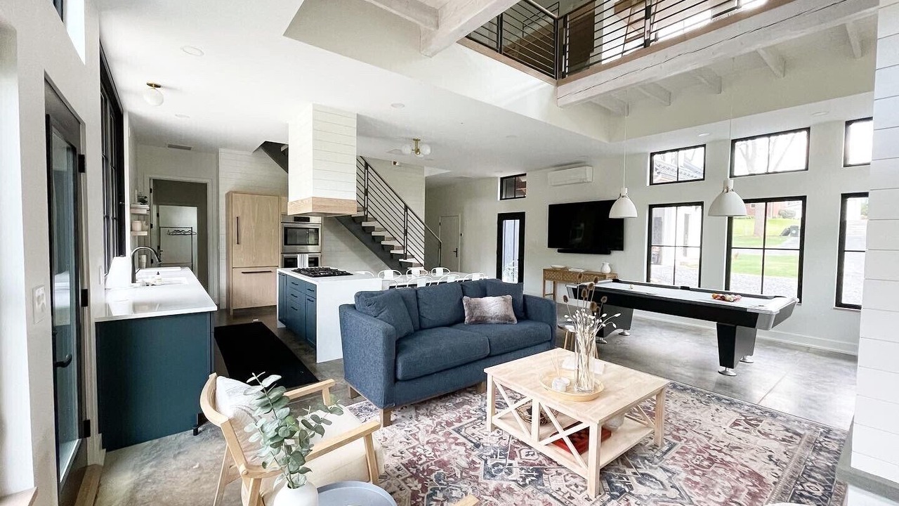 Photo of Livingroom in State College
