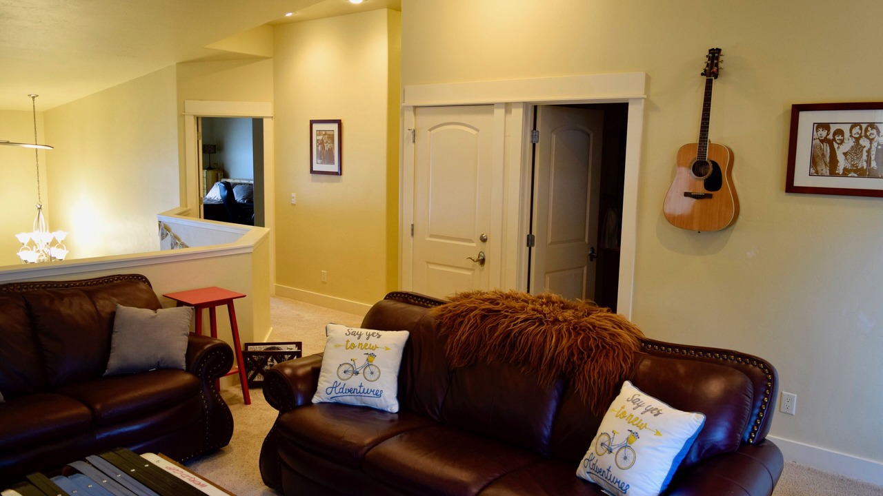 Photo of Livingroom in Victor