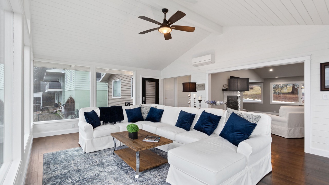 Photo of Livingroom in East Hope