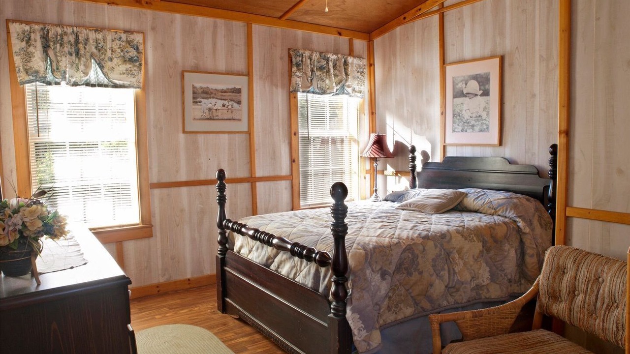 Photo of Bedroom in Mountainburg