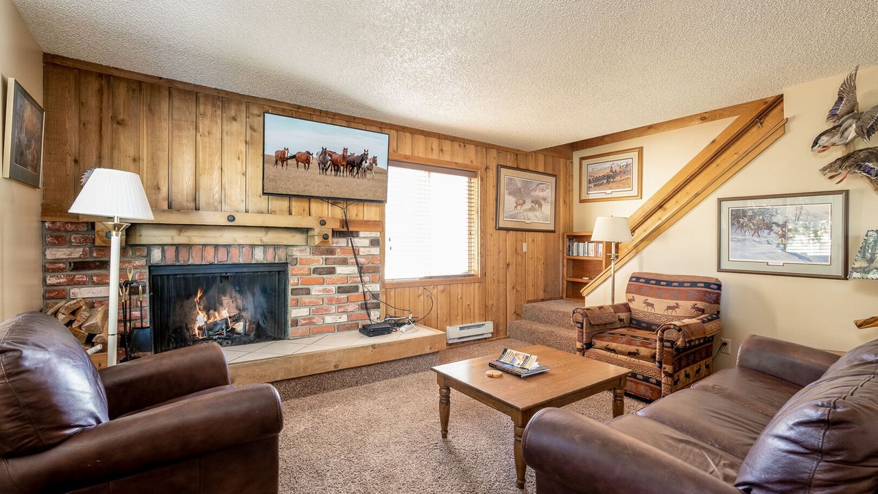 Photo of Livingroom in West Yellowstone