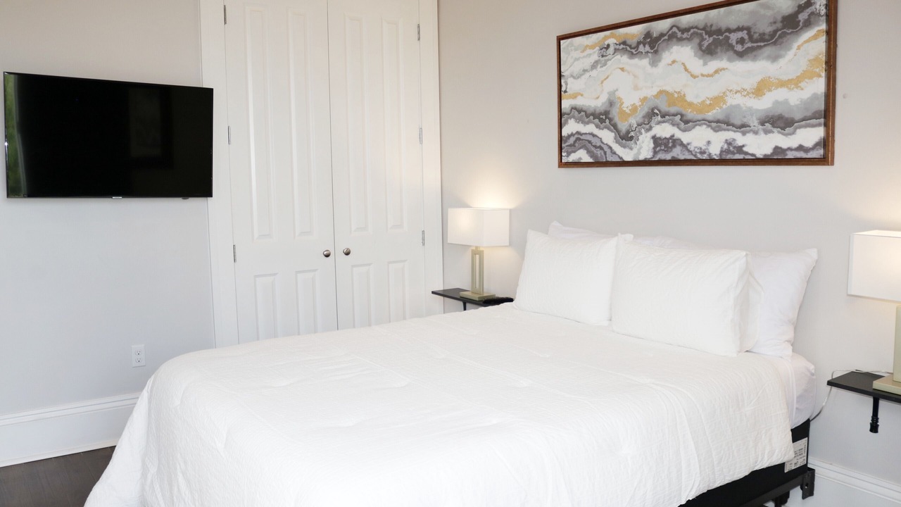Photo of Bedroom in Lower Garden District