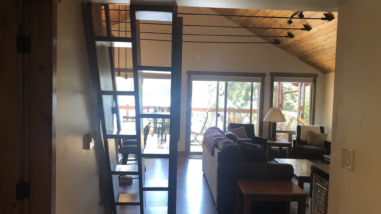 Photo of Livingroom in Hayden Lake