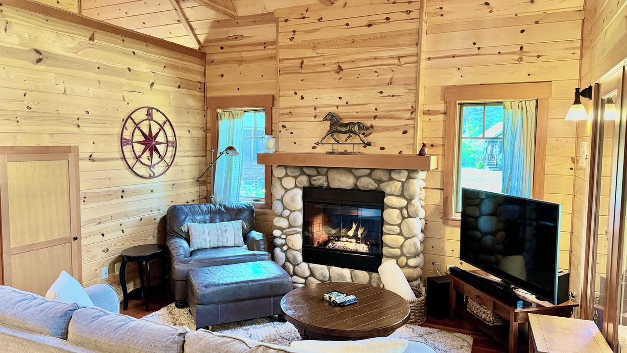 Photo of Livingroom in McKenzie Bridge