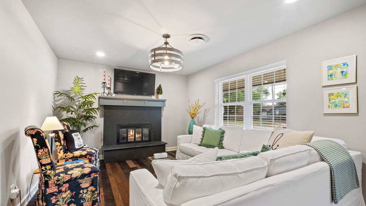 Photo of Livingroom in Downtown
