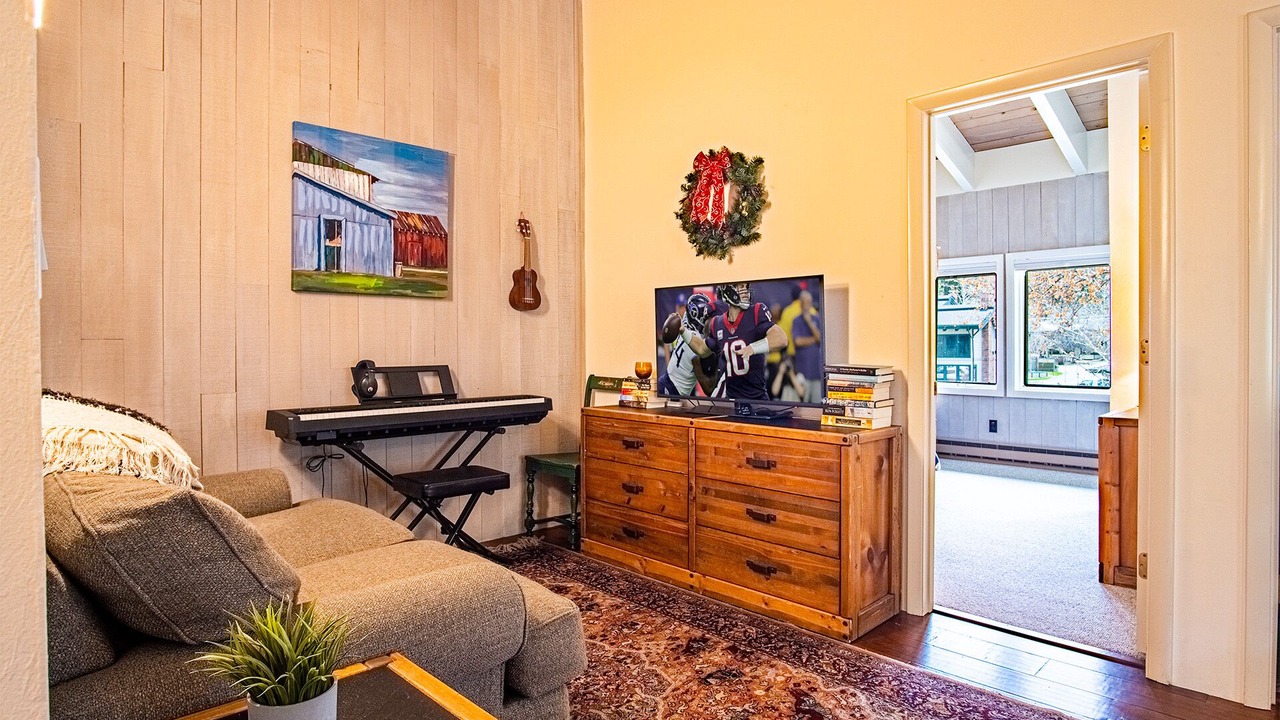 Photo of Bedroom in Warm Springs
