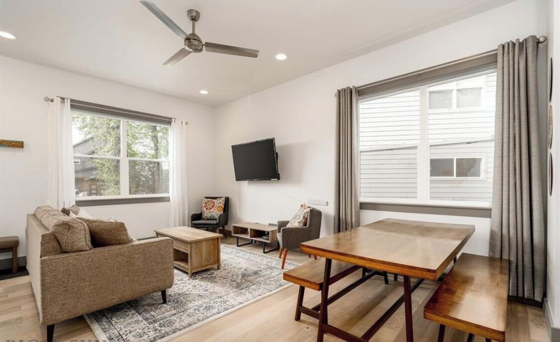 Photo of Livingroom in Four Corners