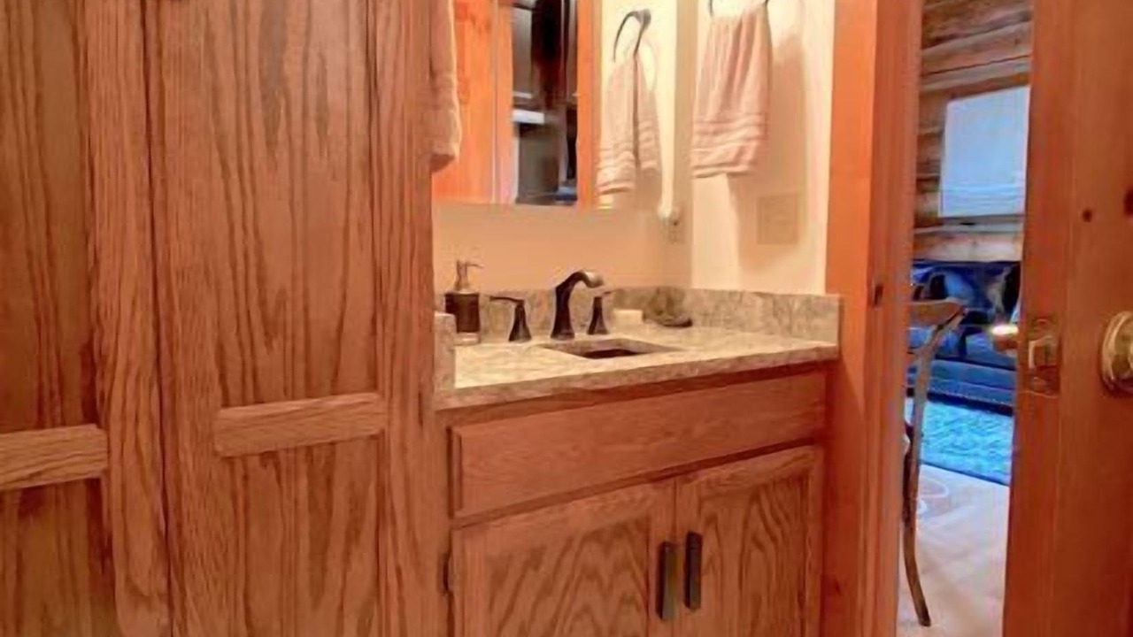 Photo of Bathroom in Wapiti