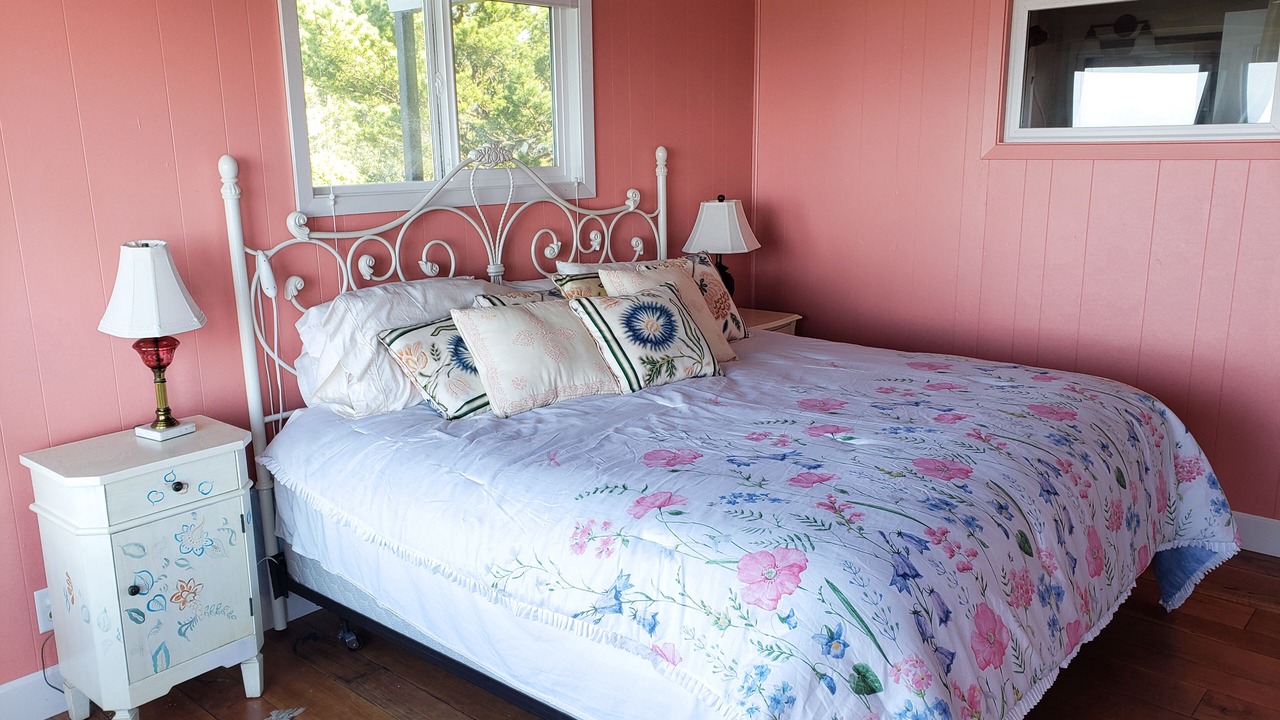 Photo of Bedroom in Netarts
