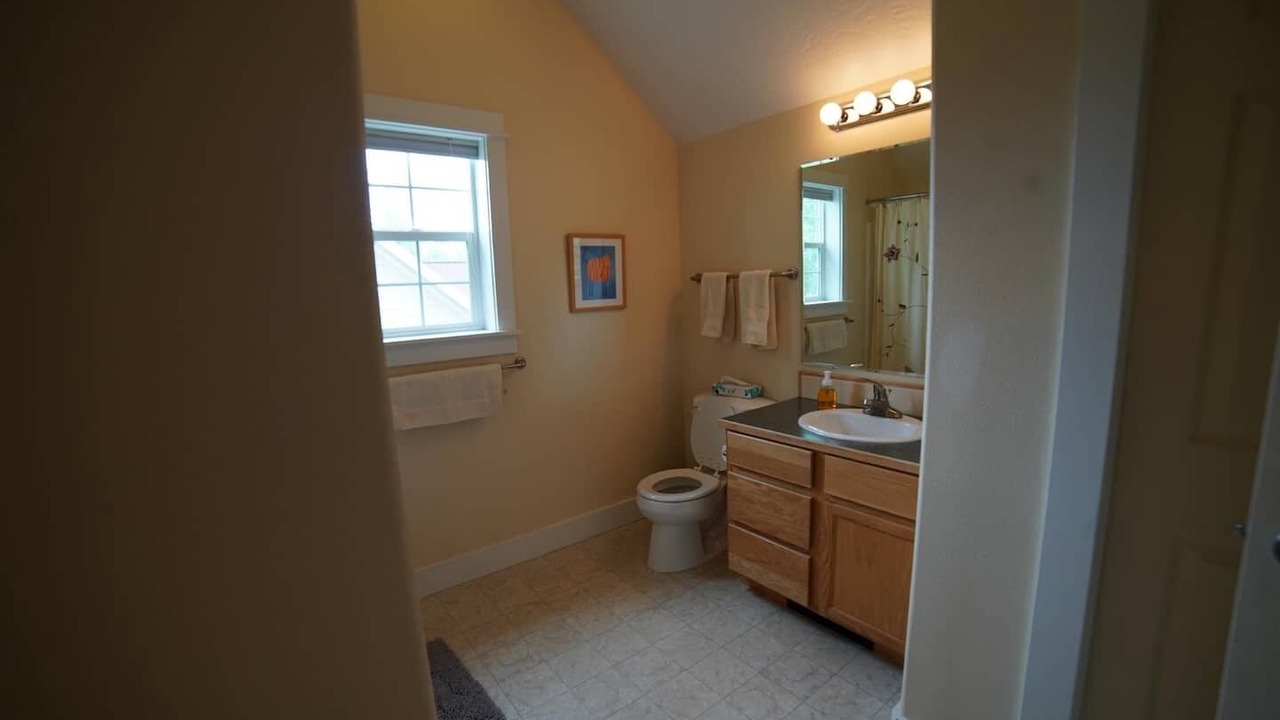 Photo of Bathroom in Creekside Meadows