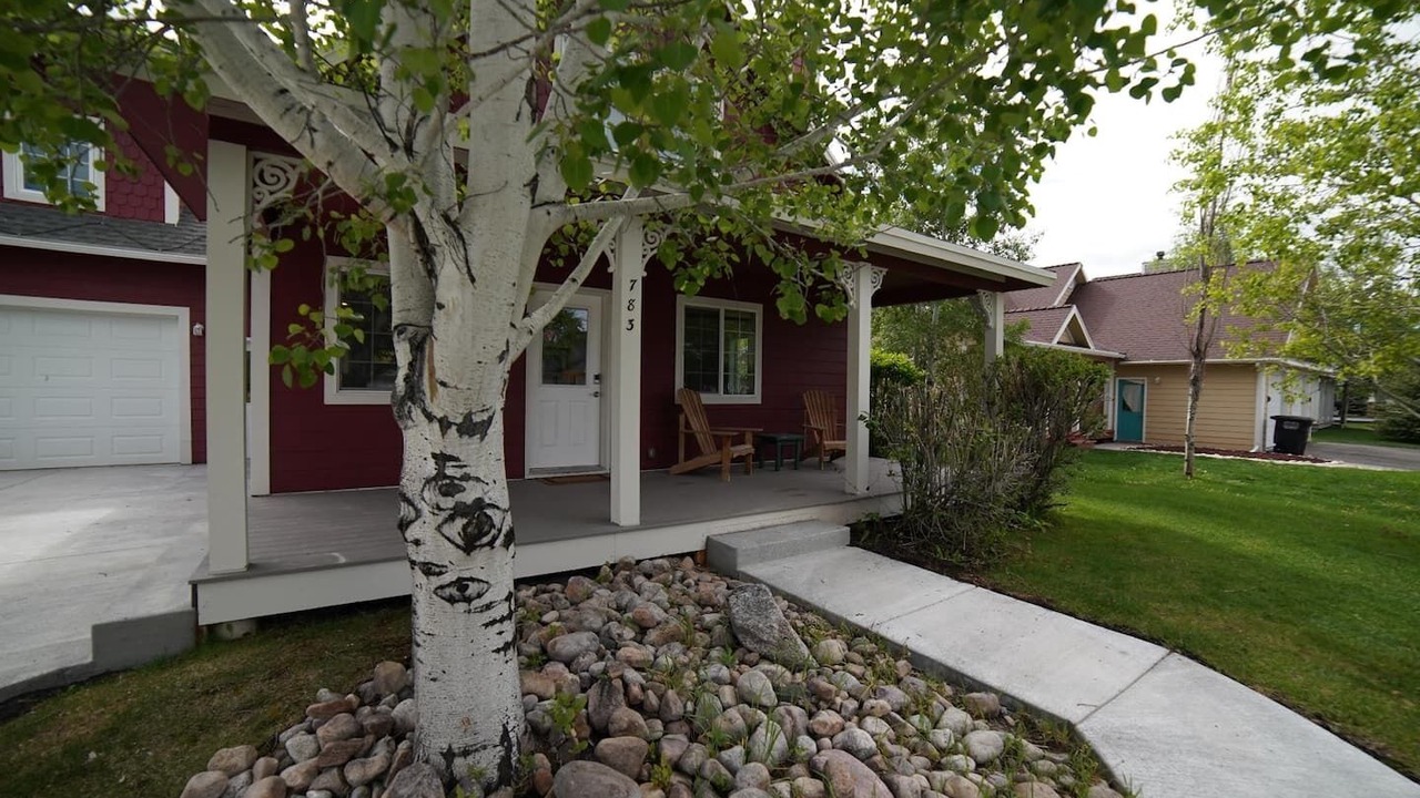 Photo of Outdoor in Creekside Meadows