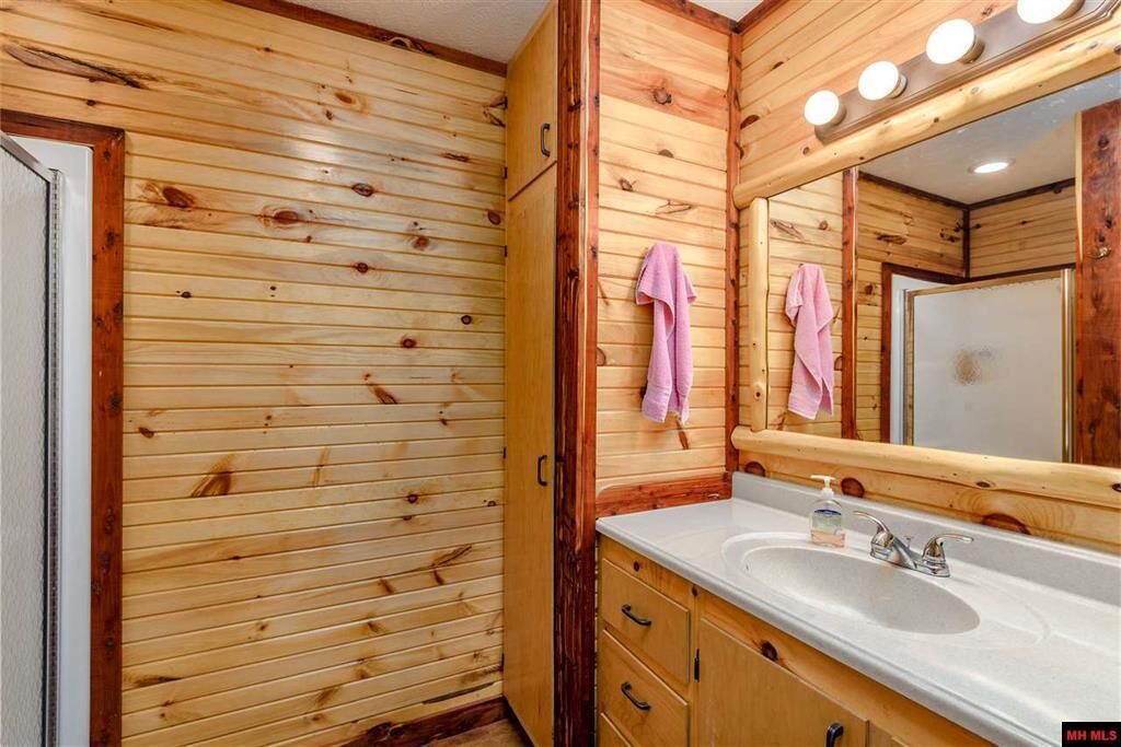 Photo of Bedroom in Norfork