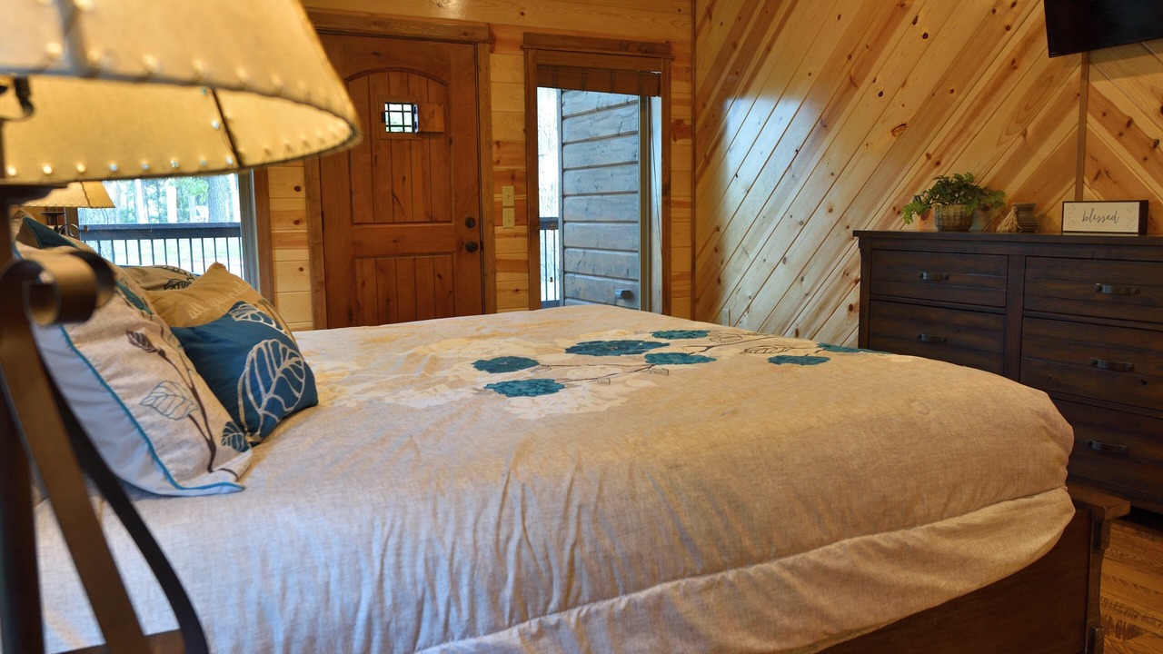 Photo of Bedroom in Hochatown