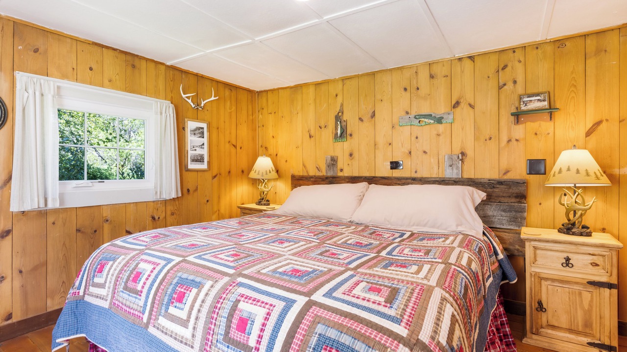 Photo of Bedroom in Clinton