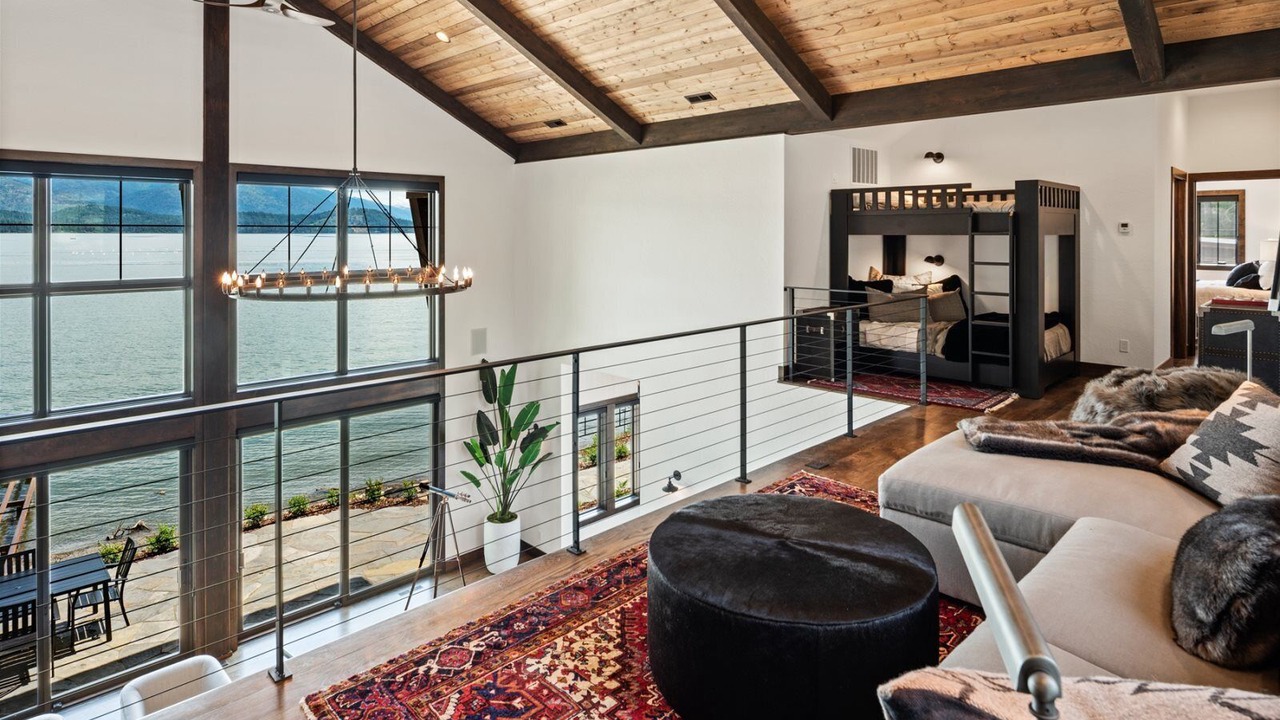 Photo of Livingroom in Sandpoint