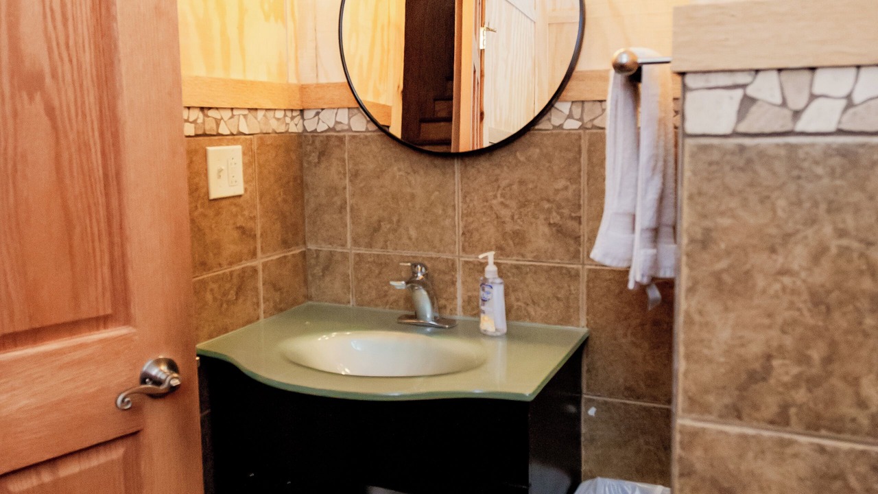 Photo of Bathroom in Linn Grove