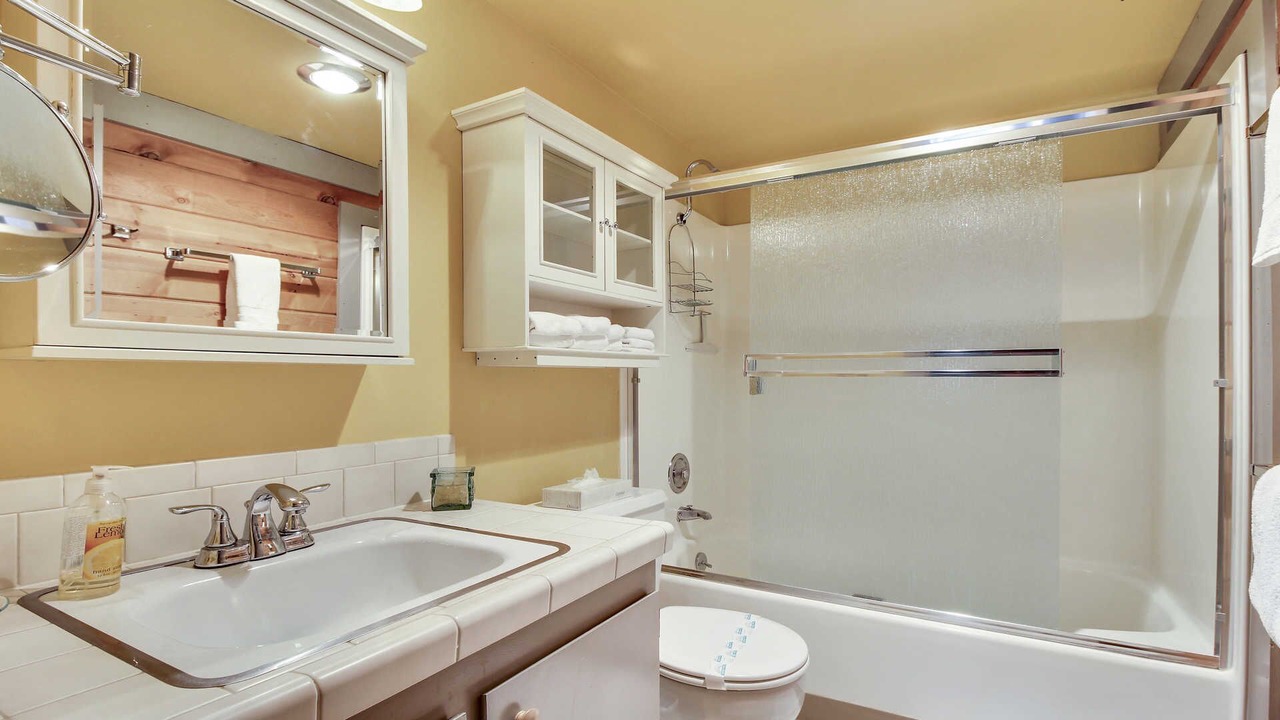 Photo of Bathroom in Overlook Park