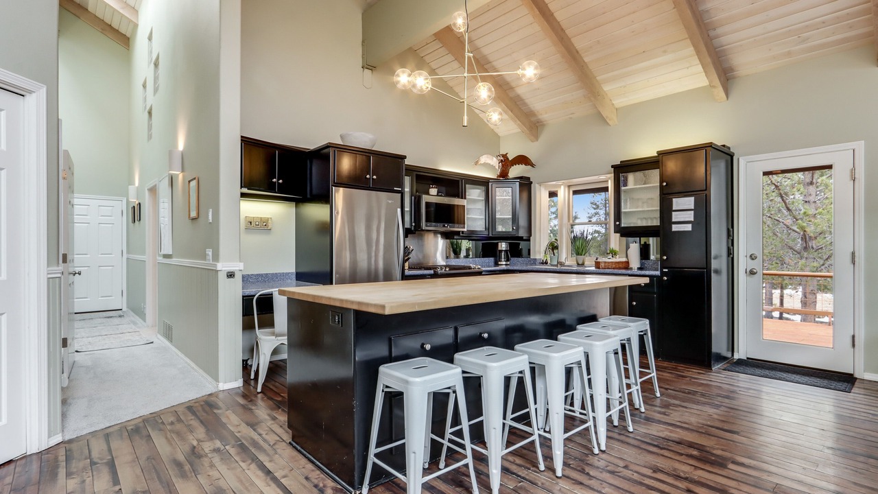 Photo of Kitchen in Oregon Water Wonderland