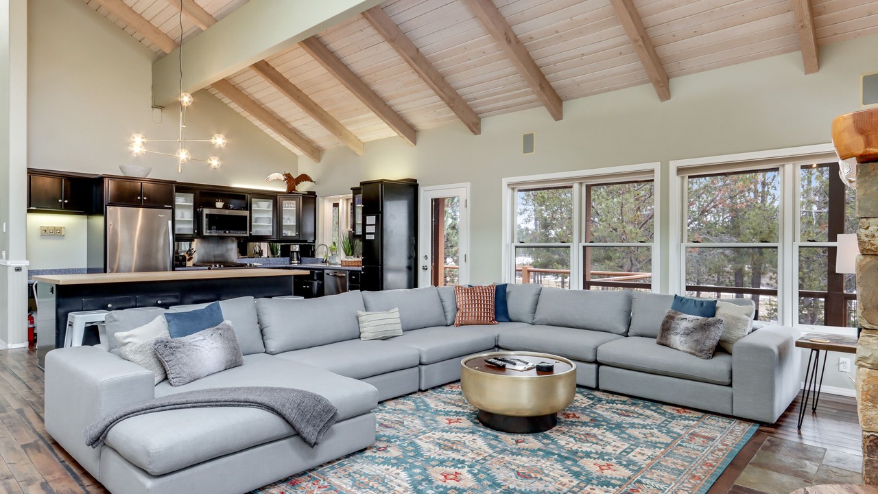 Photo of Livingroom in Oregon Water Wonderland
