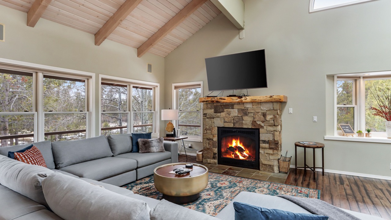 Photo of Livingroom in Oregon Water Wonderland