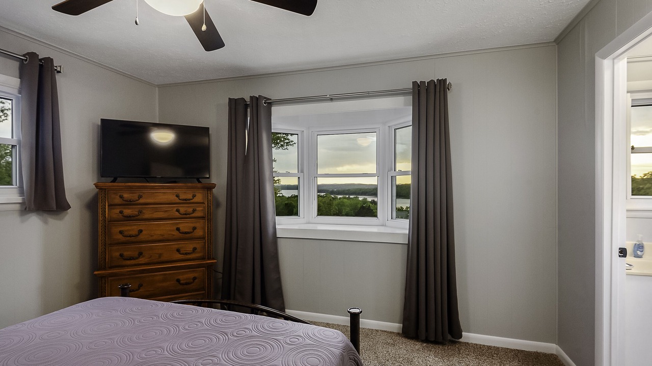 Photo of Bedroom in Lakeview