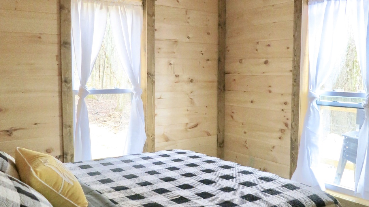 Photo of Bedroom in Nelsonville