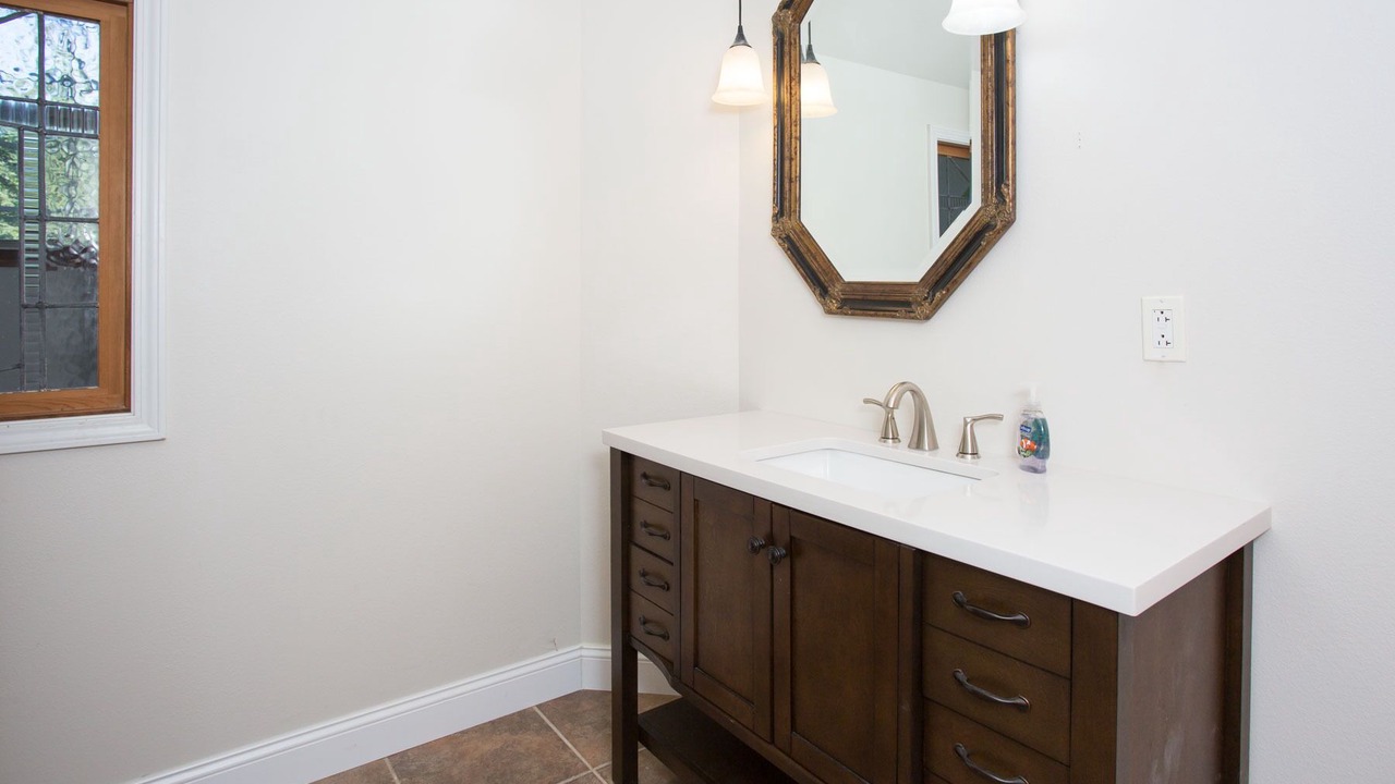 Photo of Bathroom in Nye