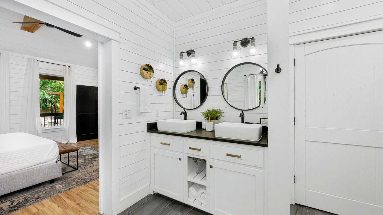 Photo of Bathroom in Broken Bow