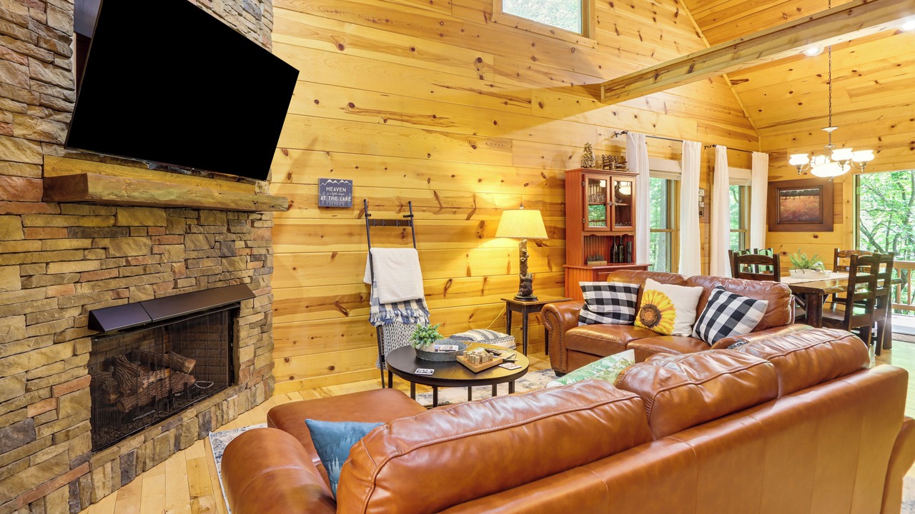Photo of Bedroom in Walnut Mountain