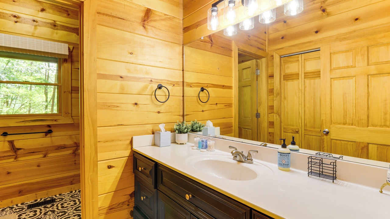 Photo of Bathroom in Walnut Mountain