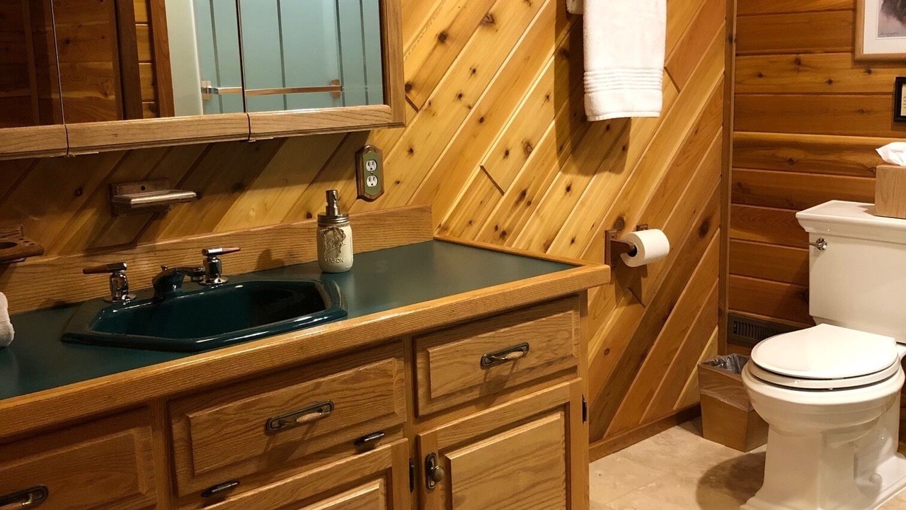 Photo of Bathroom in Island Park