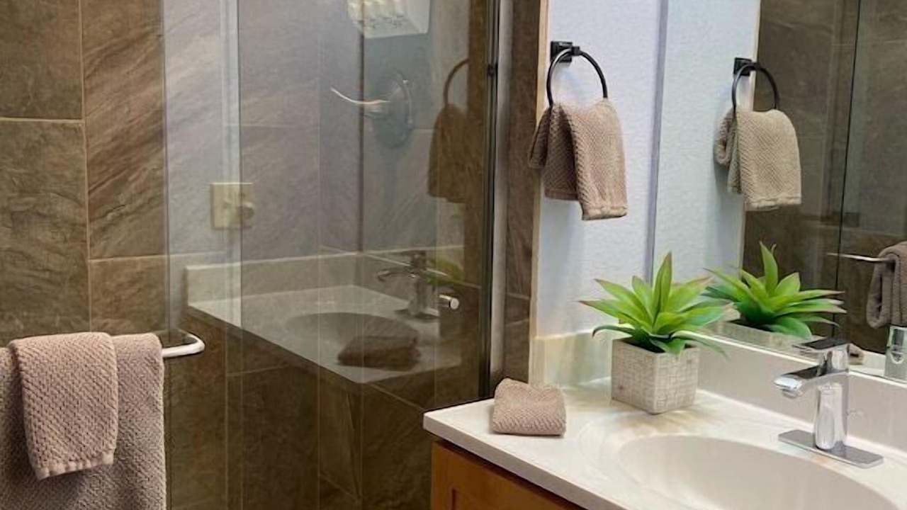Photo of Bathroom in Island Park