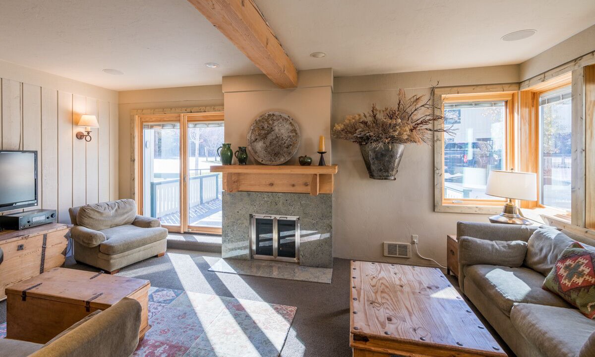 Photo of Livingroom in Warm Springs