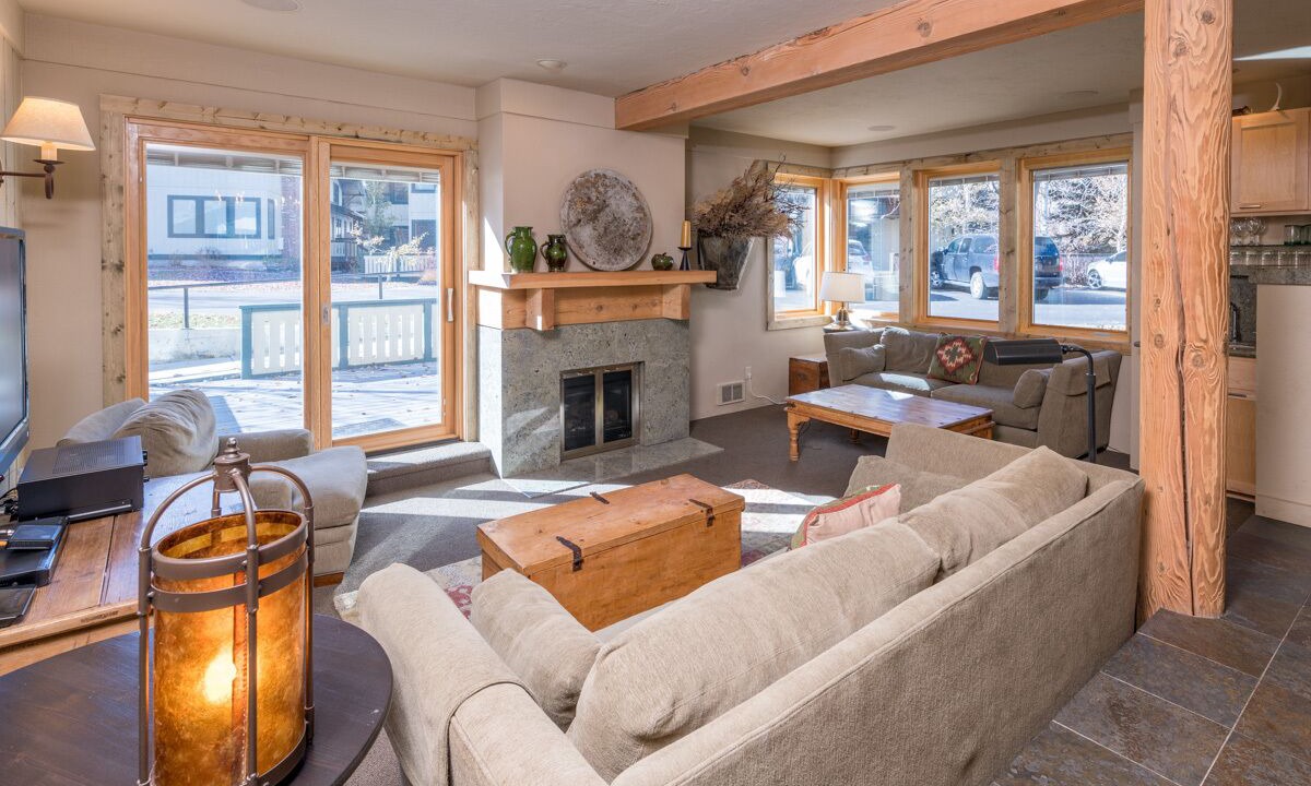 Photo of Livingroom in Warm Springs