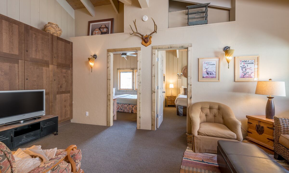 Photo of Livingroom in Warm Springs