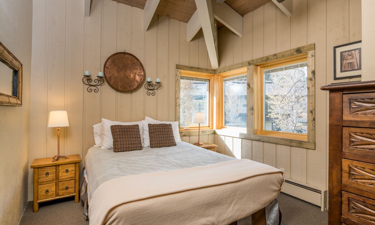 Photo of Bedroom in Warm Springs
