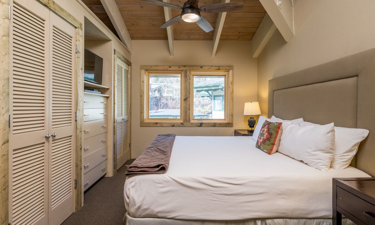 Photo of Bedroom in Warm Springs