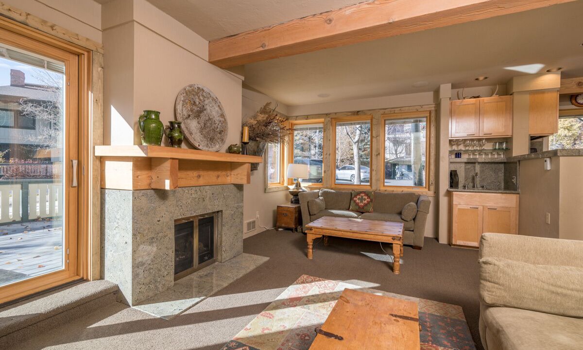 Photo of Livingroom in Warm Springs