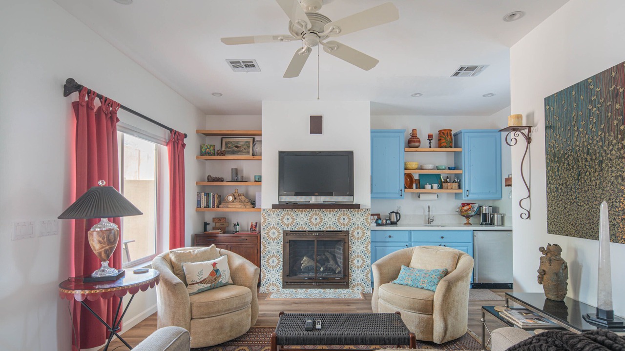 Photo of Livingroom in Paradise Valley Village