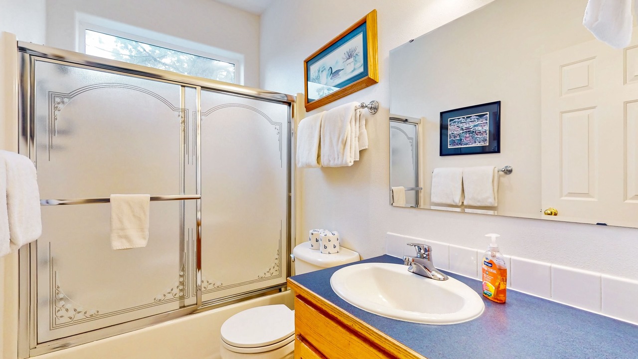 Photo of Bathroom in Sisters