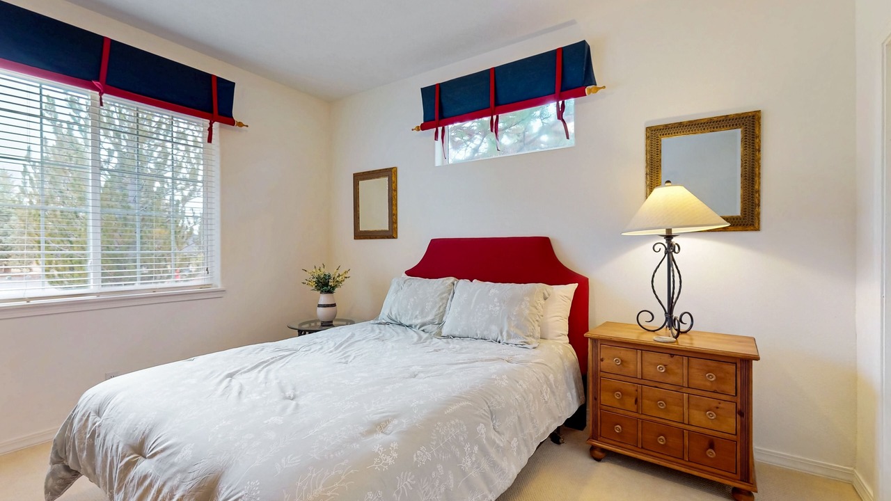 Photo of Bedroom in Sisters