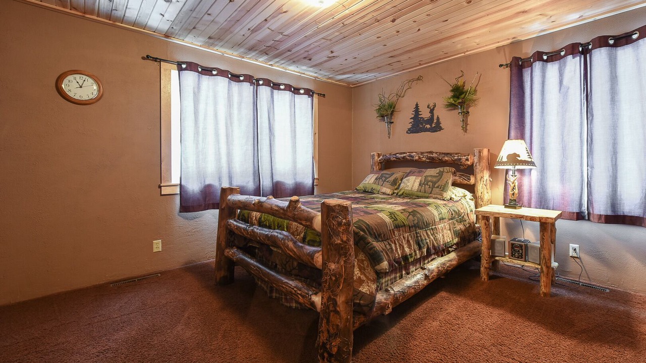 Photo of Bedroom in Lead