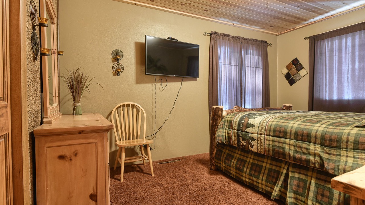 Photo of Bedroom in Lead