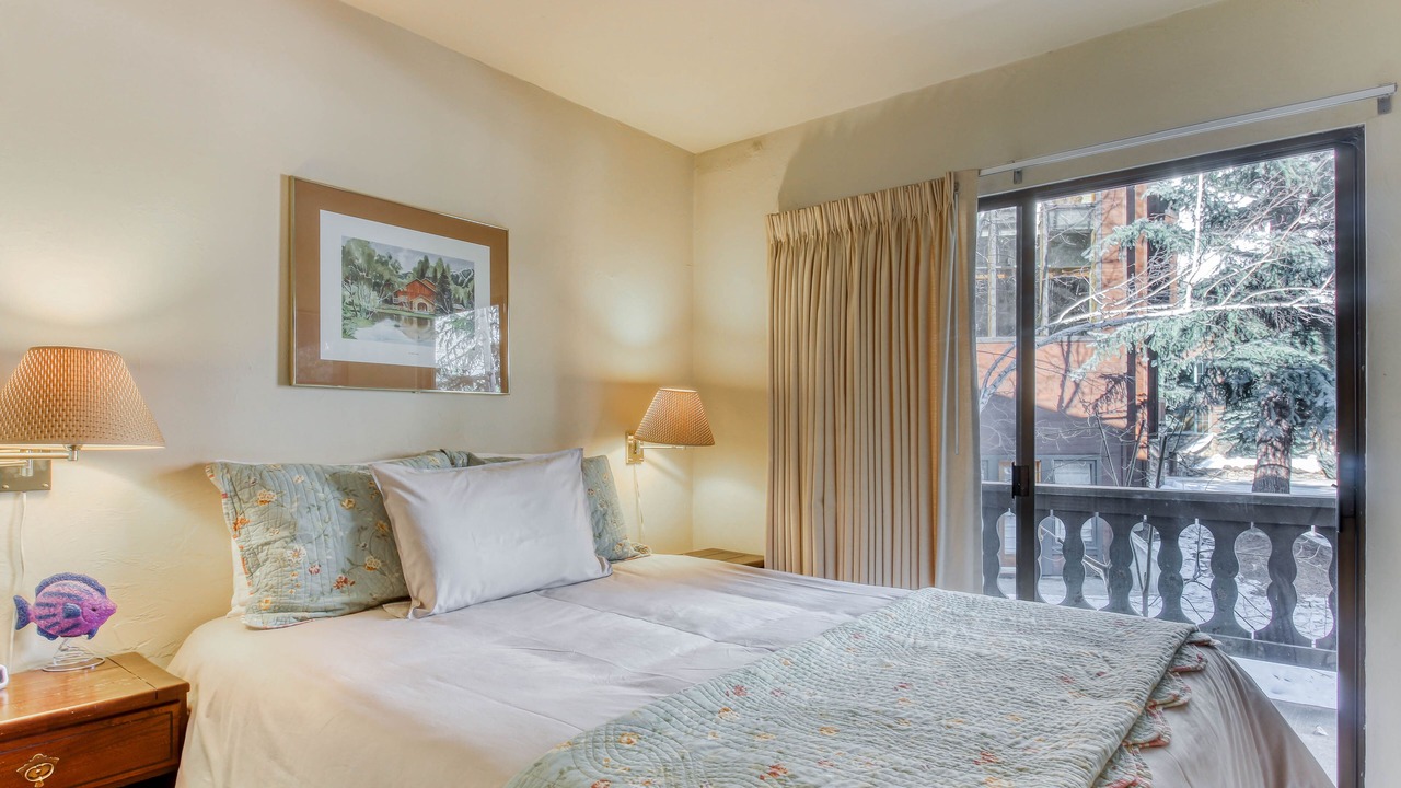 Photo of Bedroom in Warm Springs
