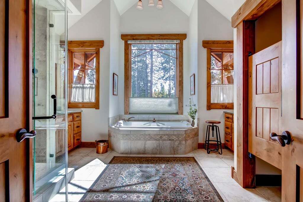 Photo of Bathroom in Peak 8