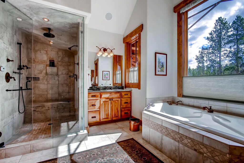 Photo of Bathroom in Peak 8